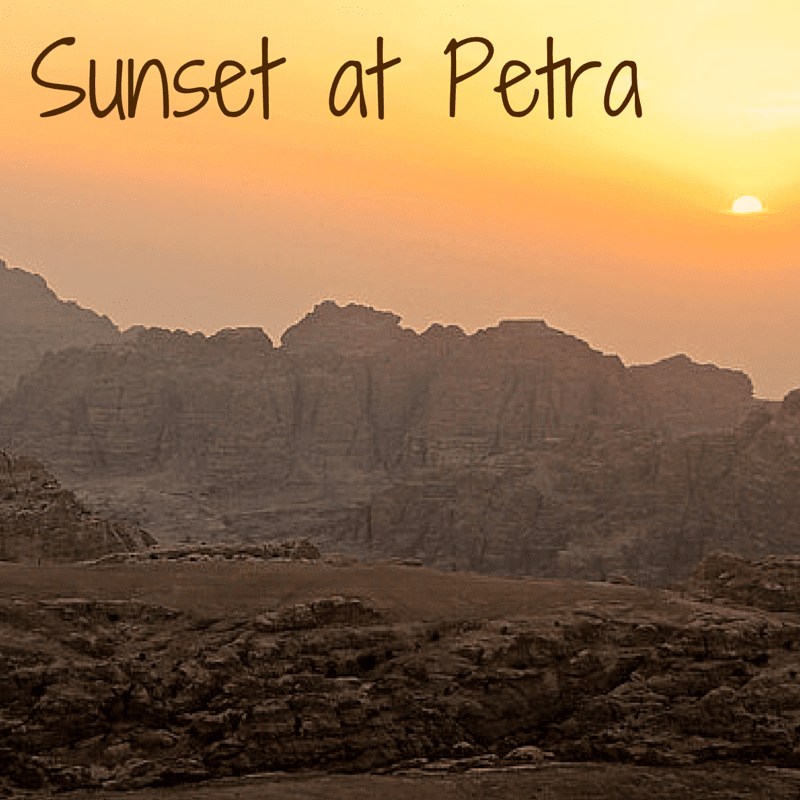 Travel Guide Jordan - watching sunset at Petra