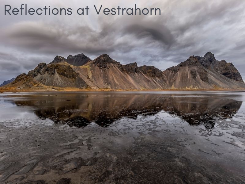 Reflejos en la laguna de la Montaña de Vestrahorn, Stokksnes